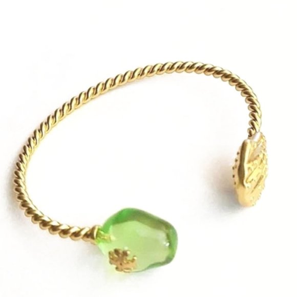 Tory Burch Green Ocean Shells Necklace & Bracelet Set - Picture 5 of 11